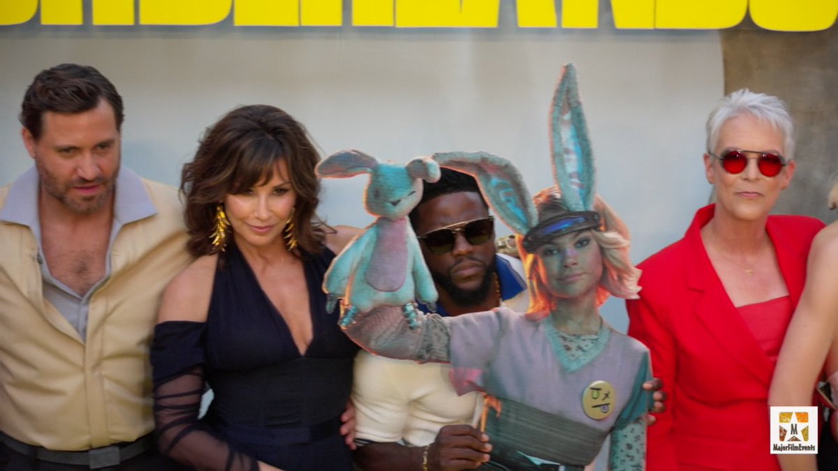 majorfilmevents's tweet photo. "Borderlands" Los Angeles Fan Event Red Carpet https://t.co/HjPEkgOpAb via @YouTube #BorderlandsMovie @Lionsgate #CateBlanchett  #KevinHart 
#jackblack #EdgarRamírez #ArianaGreenblatt #FlorianMunteanu #GinaGershon #JamieLeeCurtis https://t.co/2Ou9ejObqT