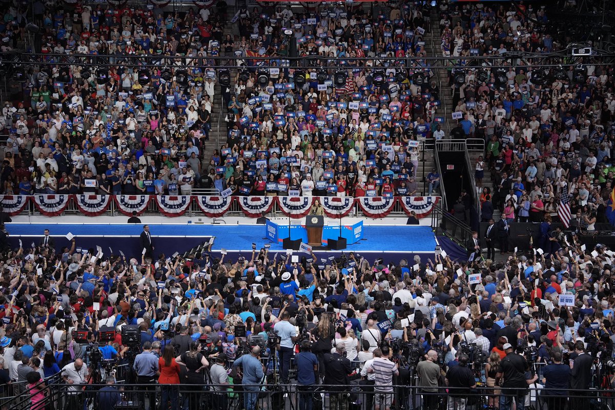 Pancho Bernasconi (@dailyluca) on Twitter photo Democratic presidential candidate, U.S. Vice President Kamala Harris speaks at a campaign rally at Desert Diamond Arena on August 9 in Glendale, Arizona. 📸: <a href="/andyharnik/">Andrew Harnik</a> <a href="/GettyImagesNews/">Getty Images News</a> Democratic presidential candidate, U.S. Vice President Kamala Harris speaks at a campaign rally at Desert Diamond Arena on August 9 in Glendale, Arizona. 📸: <a href="/andyharnik/">Andrew Harnik</a> <a href="/GettyImagesNews/">Getty Images News</a>