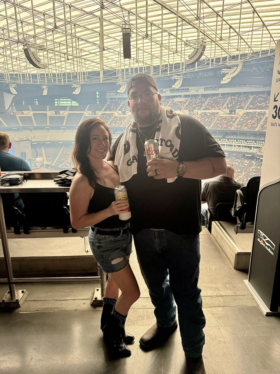 We had a blast at the #Morganwallen #jellyroll concert last night at #allegiantstadium . It was nice to have a little getaway!! Back to reality lol