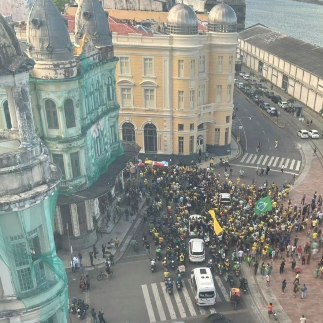 Manifestação bolsonarista é igual à doação do Nego Di; dizem que tem um milhão, mas na verdade não tem nem cem.