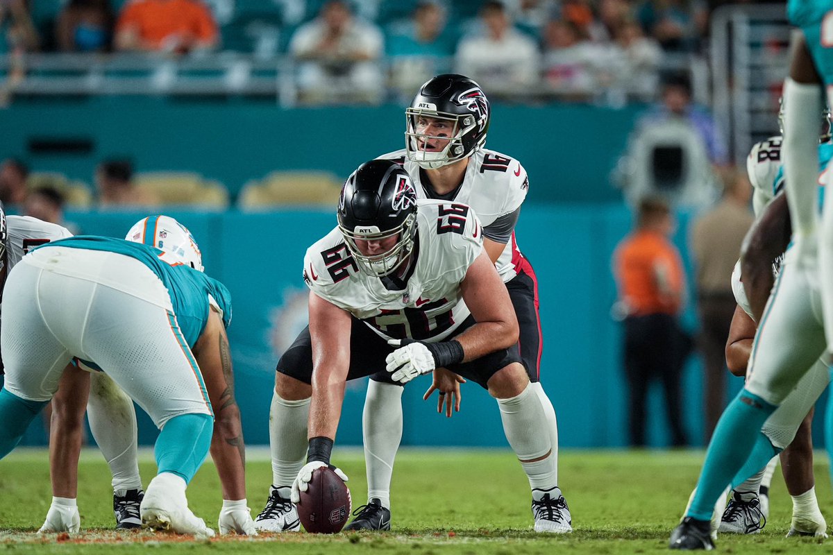 JDunk12's tweet photo. 🚨 Canadian QB Nathan Rourke in the game for the Atlanta Falcons against the Miami Dolphins. 

#Atlanta #Falcons #DirtyBirds #NFL #CFL 

📸: @AtlantaFalcons https://t.co/pbv0ZLEnK4