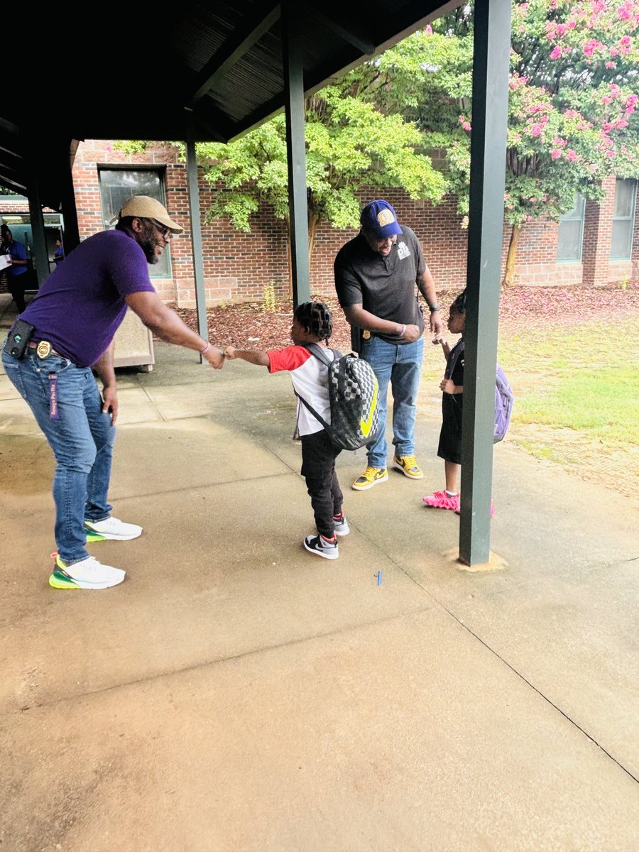 AVIDwithCallie's tweet photo. ⁦@Rhamesaints⁩ were fired up and ready to begin a new school year. https://t.co/EzOGMde7Kn