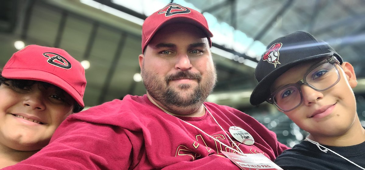 AMSnowOfficial's tweet image. Hey @dbacks, it's my boys first ever #dbacks game. #beststepdadever
#whatafan make my boys proud 😁😎⚾⚾