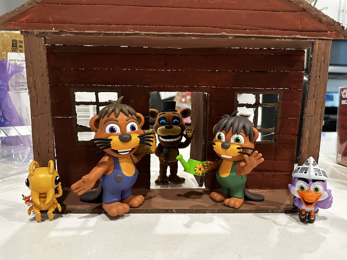 EndertrapC's tweet image. Got the new chipper and sons figures! Time to make a late fnaf anniversary animation for YouTooz :)