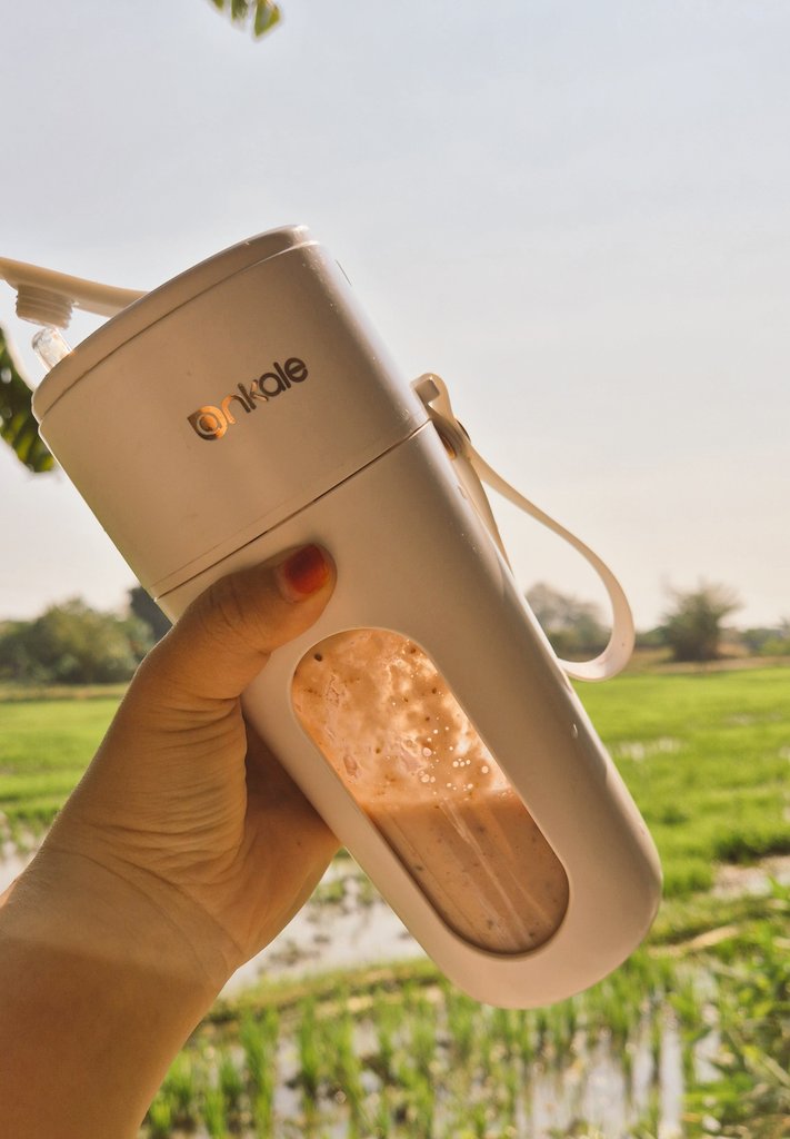 FinaMinul's tweet photo. New juicer mini portable. Gemeesss 🖤 https://t.co/mhdTNzqHdu