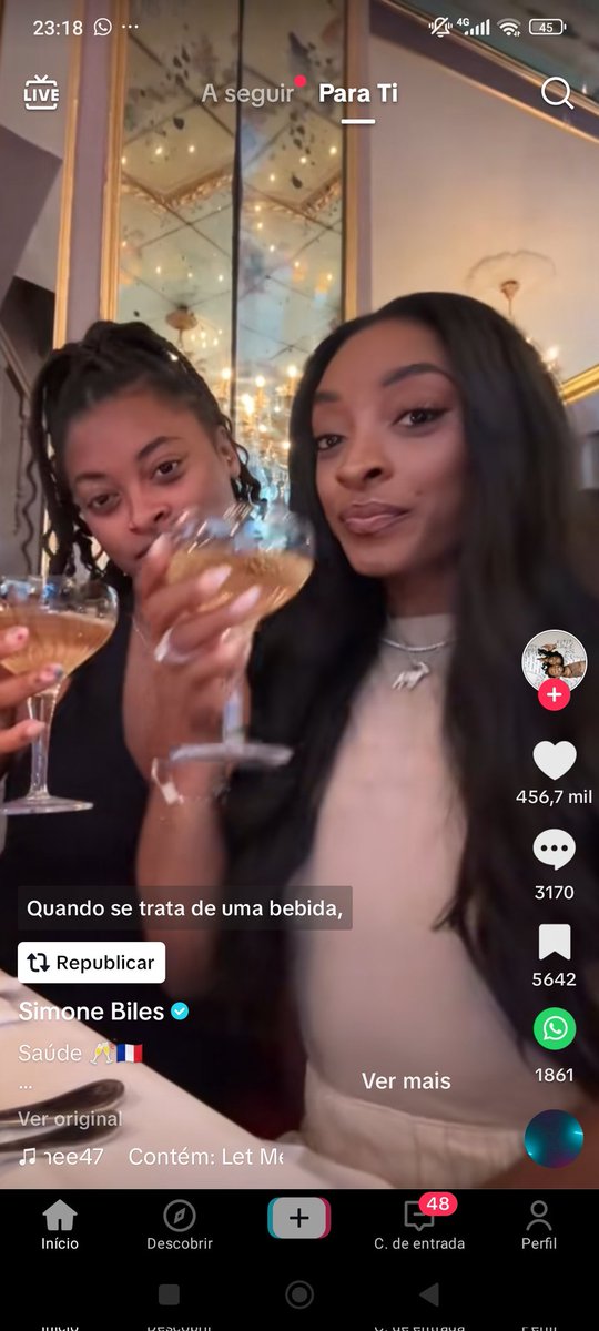 topzbralis's tweet photo. Olhei rápido e pensei: oque a Mara do vôlei está fazendo com a Biles 🤔 https://t.co/e43cUY7zln