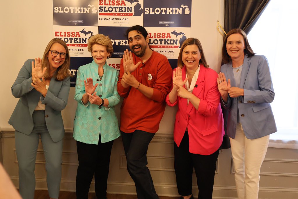 WinnieBrinks's tweet image. Also, it doesn’t get more Michigan than this! #mittenstate