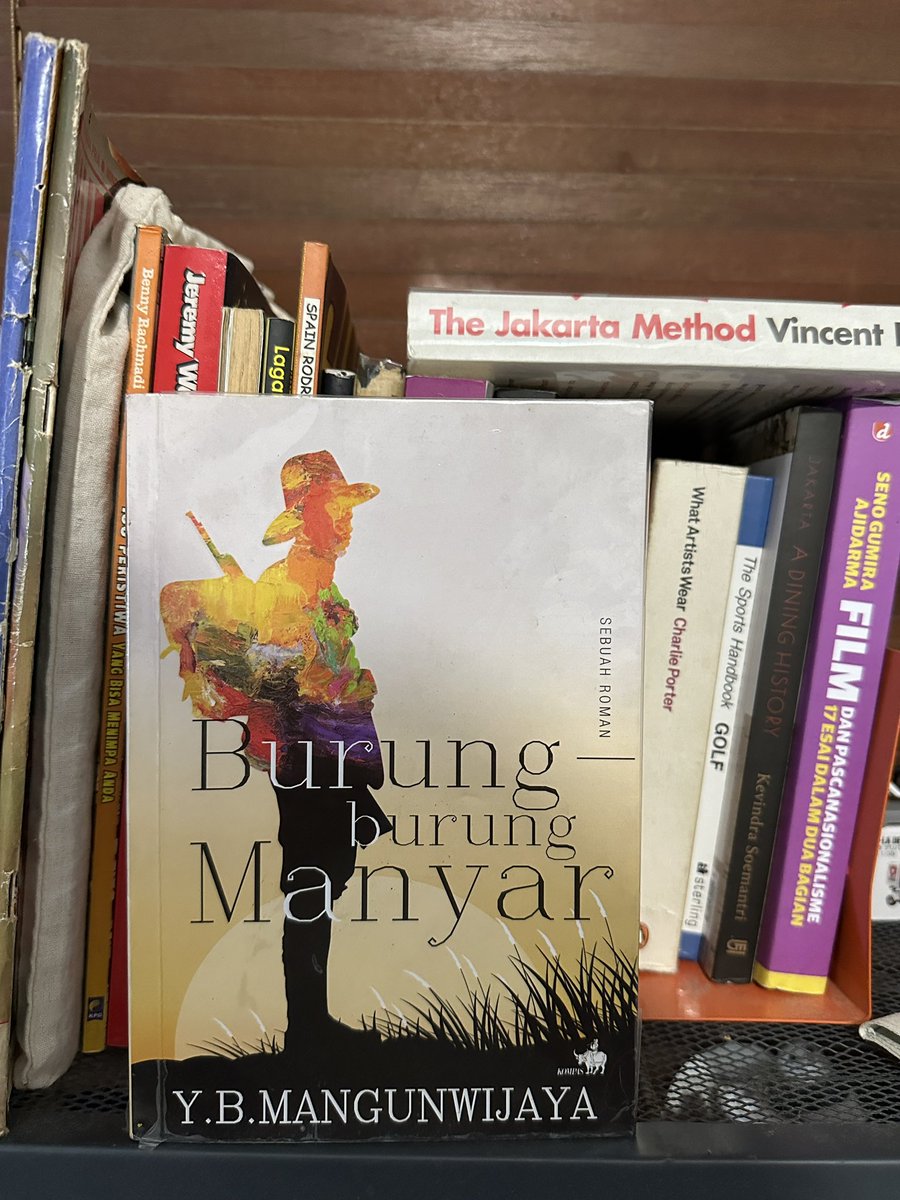 _egrey's tweet photo. Beberapa waktu lalu baru selesai baca buku legend ini untuk pertama kalinya. 

One of the best “coming of age” novel I’ve ever read. Segala narasinya ditulis dengan sangat jujur dan manusiawi 🥹

Hebatnya, buku ini ditulis oleh seorang arsitek: Romo Mangunwijaya. https://t.co/5DcSuFCAxV