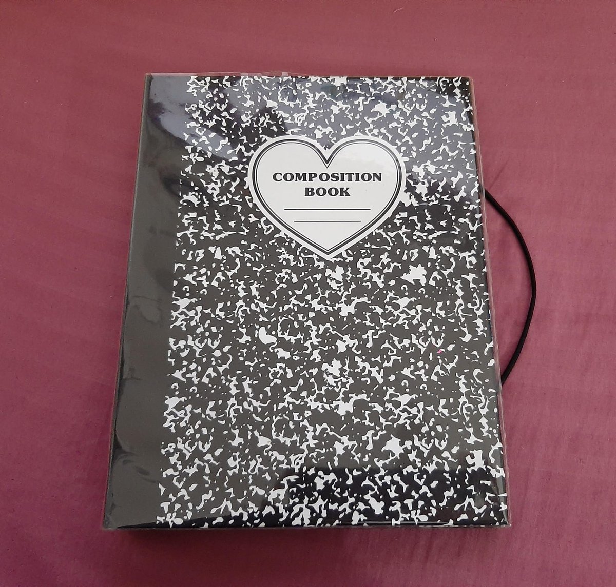 lariwings's tweet photo. *vendo / venda*

♡ binder lucalab original a5
° binder + capinha brilhante: 140
° binder + capinha lisa: 125

ambos em bom estado, apenas com algumas marquinhas de uso, pois foram parte da minha coleção 
(mando mais fotos no pv) https://t.co/27wvJPkTMm