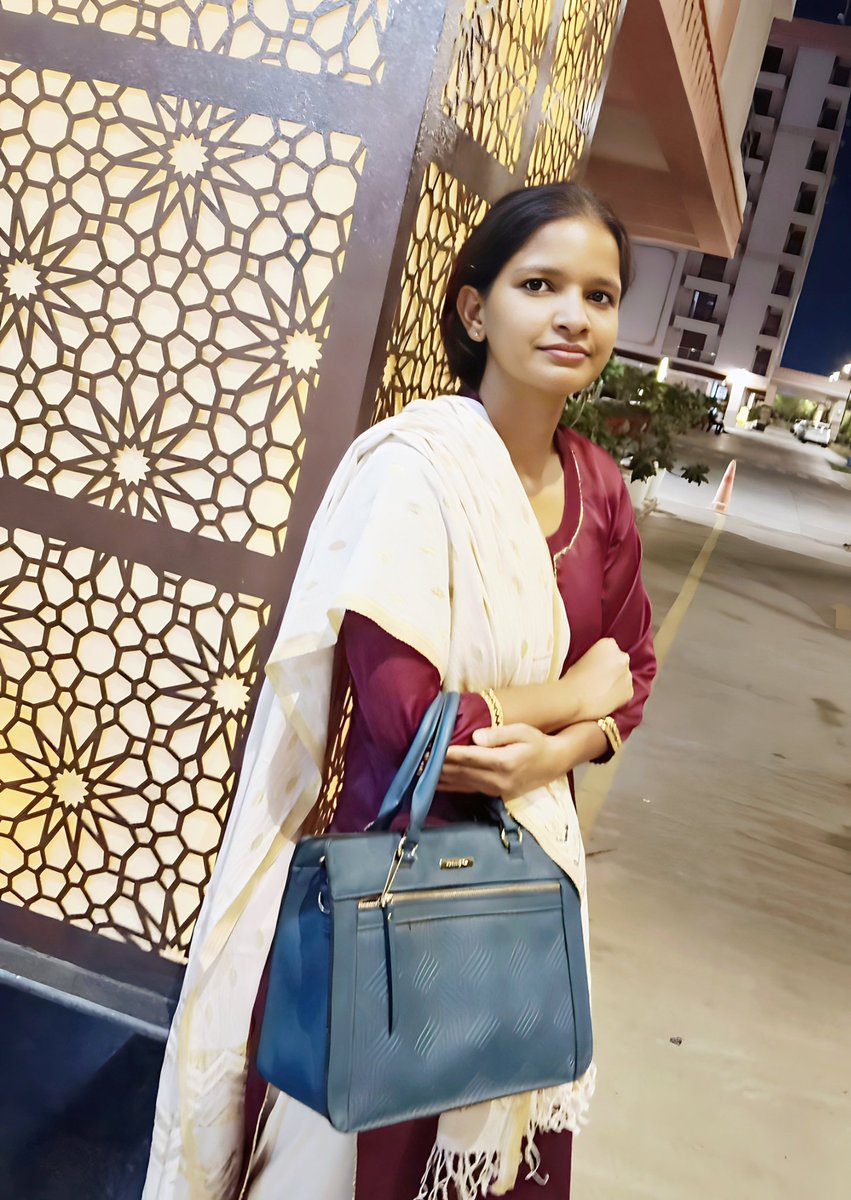 jayakumari92's tweet photo. सलाह से रास्ते जरूर मिलते हैं पर मंजिल तो खुद की मेहनत से ही मिलती है। https://t.co/0UaEG401Ty