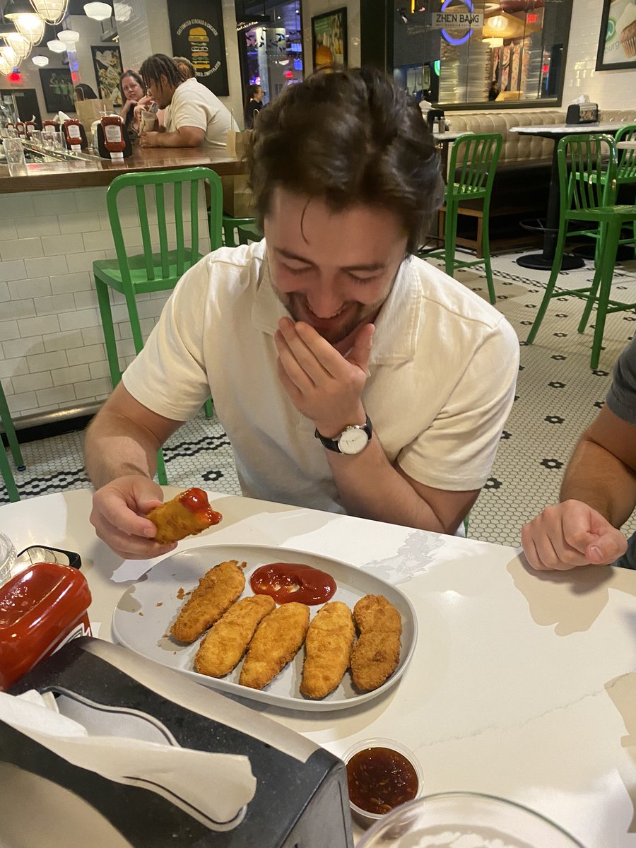 PDinan13's tweet photo. @markwahlberg I don’t think you would have eaten these chicken tenders in lone survivor. @Wahlburgers you’re #Ass https://t.co/tnbkMX0e3P