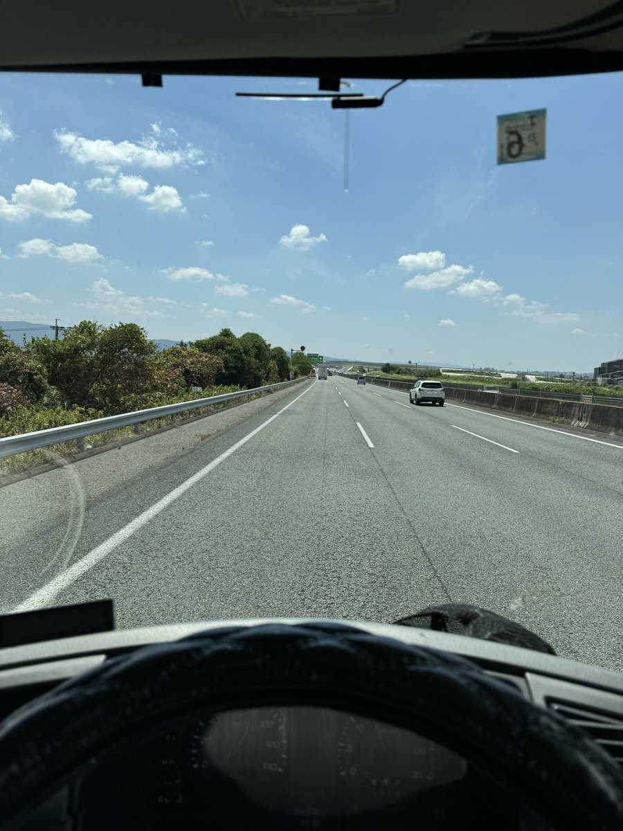 故障して炎天下の中積車待ってるバカを見るのは最高だな！メンテしてない車で帰省するからそうなるんだよ^_^