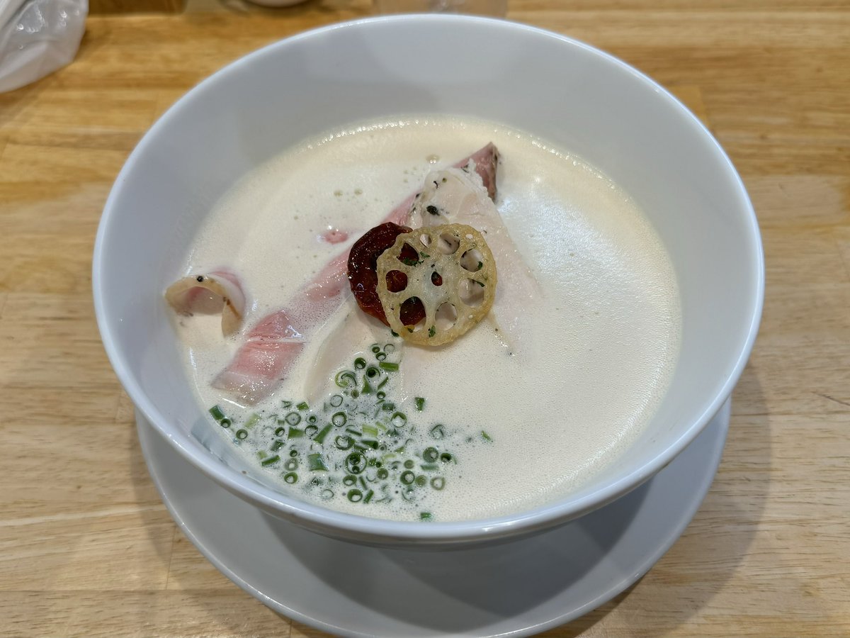 moai09's tweet photo. 盆休みししろん47都道府県ラーメンツアー
1発目は名古屋の麺家獅子丸、ぱいたんらぁ麺+チャーシュー2種！
クリーミーで美味かった！
豚チャーシューも美味

ぱいたんらぁ麺900円から1000円に値上がりしてた。
#ししろんの47ラーメンツアー https://t.co/OcmiYOrqYT