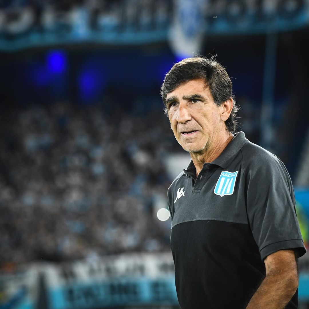 Otra vez sopa!!
Gustavo Costas regalo 45min y a #Racing le costó caro. Un partido donde los laterales no defendían y a algunos jugadores les faltó sangre. Se vio un equipo desconcentrado y pobre.
Este Racing no sabe dar vuelta los resultados.