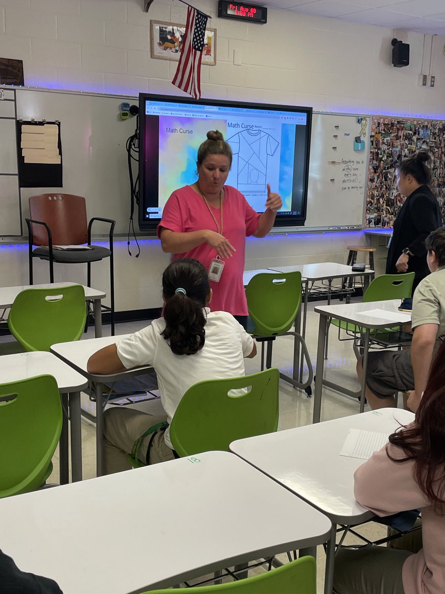 PrinFraz23's tweet photo. Great visit from our fearless leader today! Nice way to end the week. @RawlinsonRoadMS @RockHillSchools #ChangeStartsWithME https://t.co/csCIZGV9aV