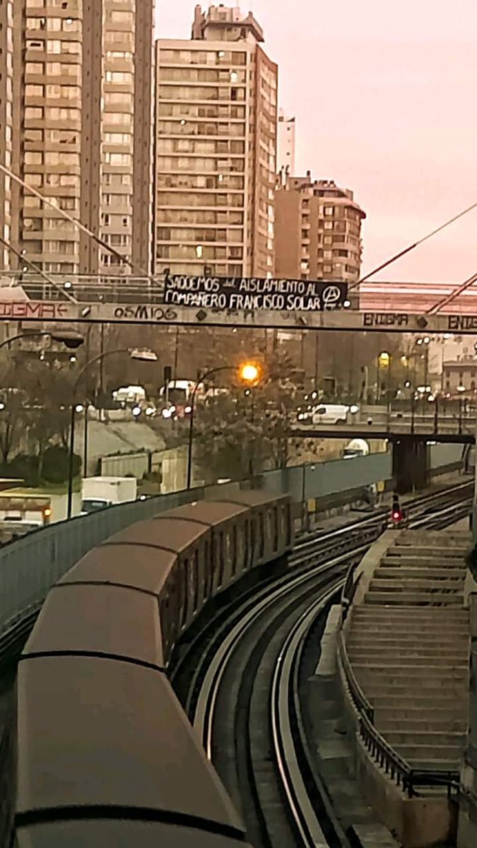 ⚫ En Santiago Centro, Hoy viernes 9, lienzo de agitación en solidaridad con el compañero Francisco Solar por el fin de su aislamiento.

Saquemos del aislamiento al compañero Francisco Solar (A)

#aislamientoestortura
#franciscosolaralakalle
#presxsanarquistassubversivxsalakalle