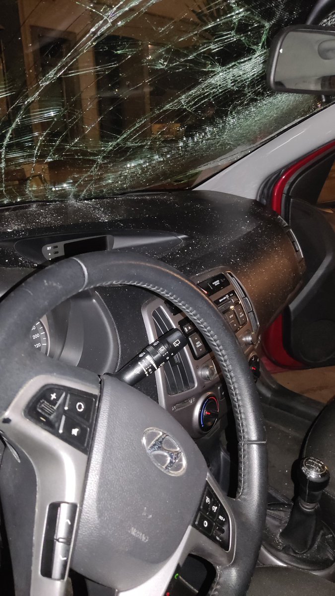 Alb_Ortigosa's tweet photo. Pido MÁXIMA AYUDA POR FAVOR

Si alguno ayer durante el Motel Fortuna Fest estaba fuera entre las 8 y las 2 y vio a alguien montarse encima de un coche y dejarlo en este estado, por favor que me hable por privado describiéndome a la persona

Gracias de antemano🙏🏻 https://t.co/DwmocHjJiL