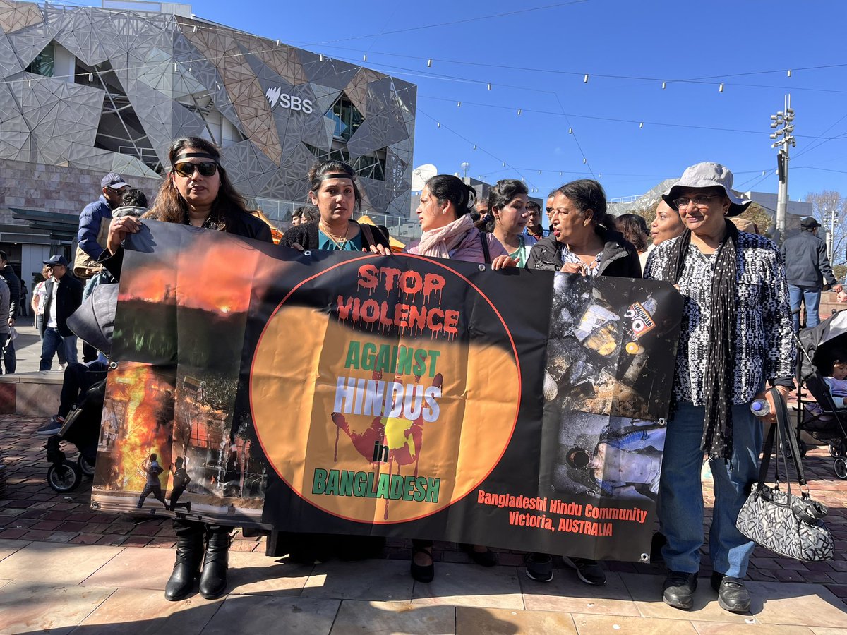 aparnamitra0's tweet photo. At Fed Square Melbourne now. Stand with Bangladeshi Hindus.
#AllEyesonBangladesh #AllEyesOnBangladeshiHindus https://t.co/5XuhzXbCSq