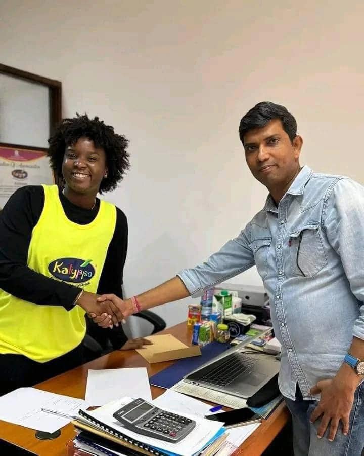 GFamousmedia's tweet photo. #Congratulations  to #Ghanaian dancer @Afronitaaa1  n reaching a new milestone!
She has just signed an ambassadorial deal with @BeverageCompany  @KalyppoJuice.
Influence is definitely paying off.
#loishype
#Ghfamousmedia #starship #ladypower https://t.co/UuG2KnWOg1
