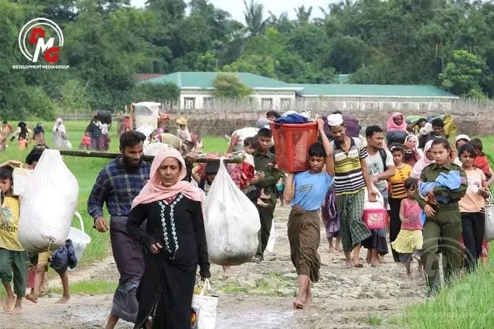 arkanyh's tweet photo. လူမြင်ကွင်းမှာကယ်တင်ပြတယ်
မမြင်ကွယ်ရာမှာလည်လှီးသတ်တယ်
မီးတင်ရှို့တယ်
လုယက်တယ်
အနိုင်ကျင့်စော်ကားတယ်
လူသတင်းလူချင်းဆောင်တယ်ဆိုတာမမေ့ကြနဲ့။
#SaveRohingyaMuslim
#SaveMaungDaw
#saverohingyalife https://t.co/RmWtm8pCLC