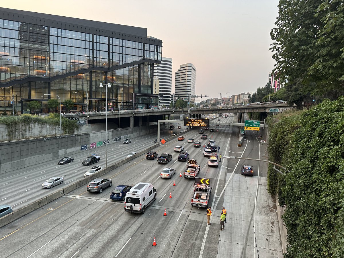 maxelman's tweet photo. @wsdot_traffic What’s going on? https://t.co/W513CMgn9O