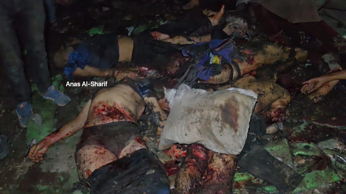 🚨🚨🚨⚠️⚠️⚠️⚠️
المشاهد صاعقة ومفجعة، شيء غير مسبوق في تاريخ البشرية.

الجثث بالعشرات محترقة متقطعة فوق بعضها البعض.

مهزلة إنسانية تاريخية