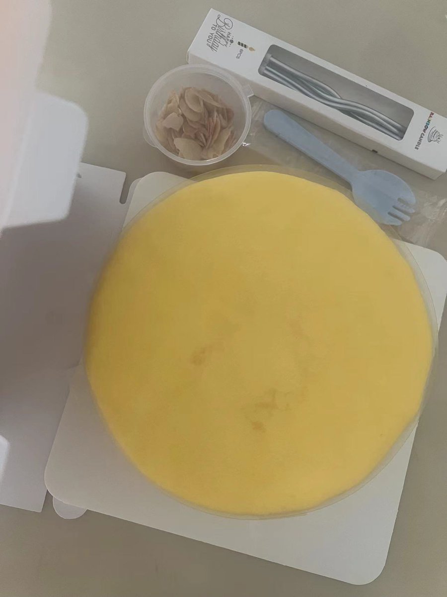 节日快乐喽 榴莲千层😘😘  祝所有宝宝节日快乐哦 凡是今天下单的 都会有随机礼物送哦❤️