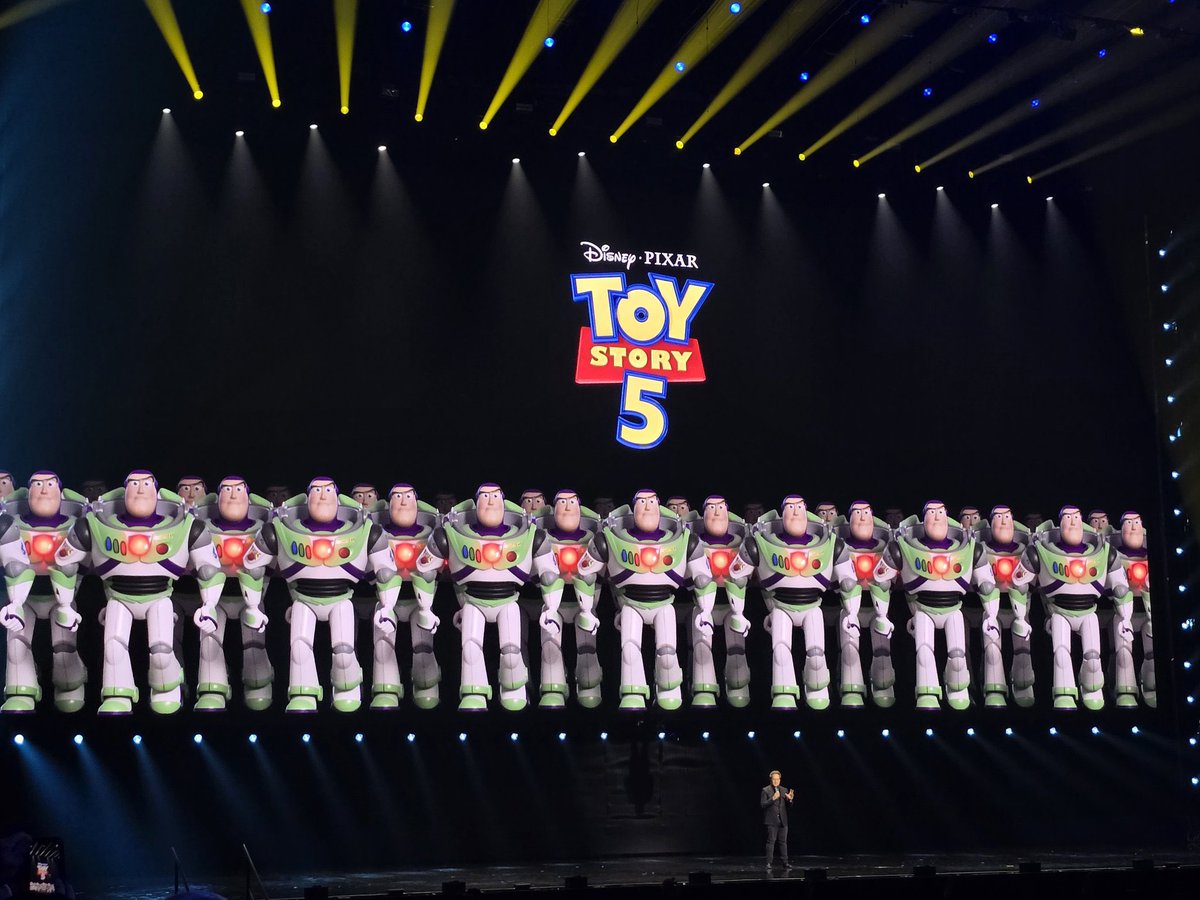 Os brinquedos precisarão enfrentar um exército de 50 Buzz Lightyears com defeito em Toy Story 5 🤯

Caramba, só isso já é melhor do que Toy Story 4 INTEIRO KKKKKKK