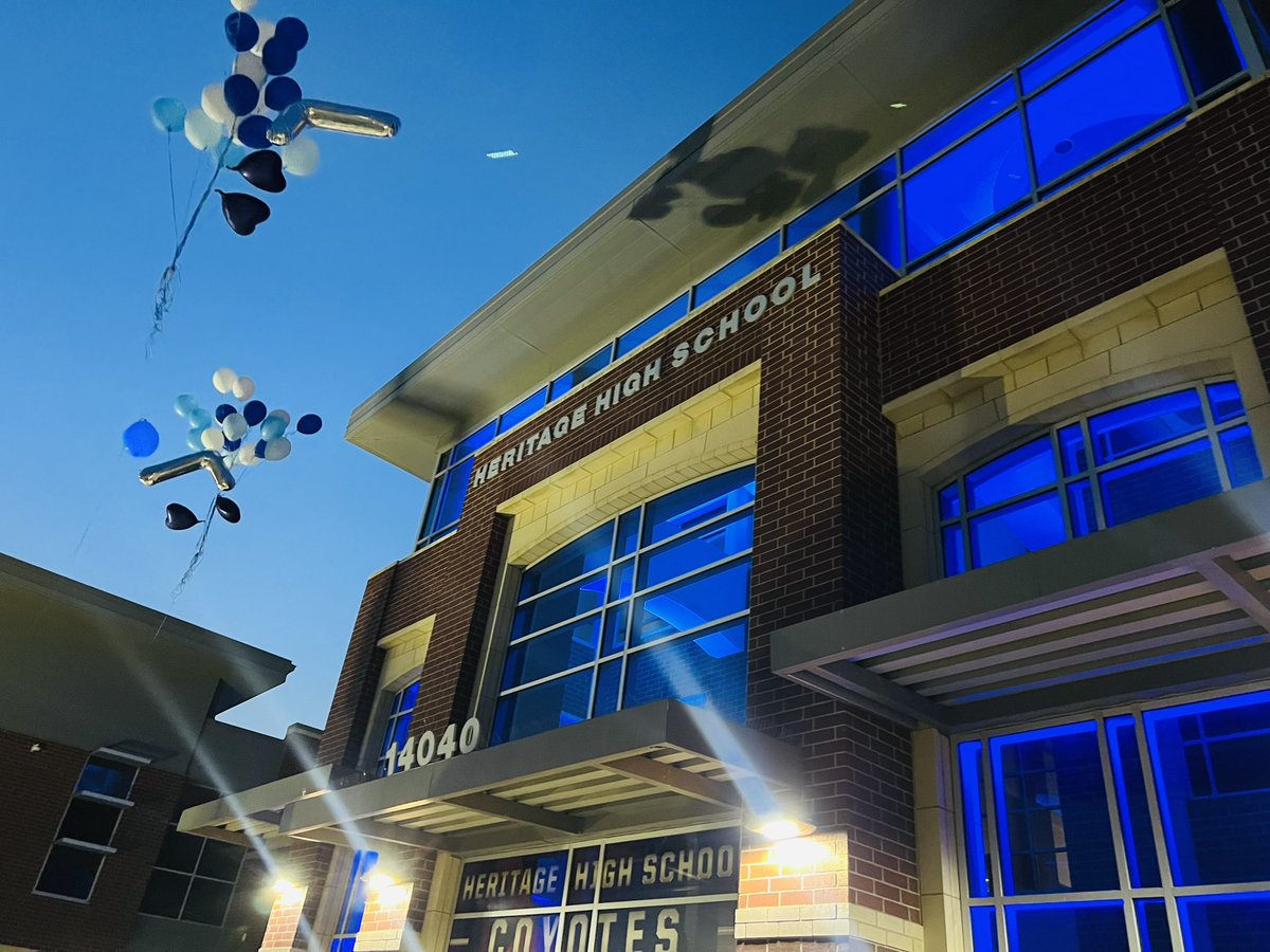 Coyotes show up…always so proud. All the love to the Bourque family
💙💙💙
#LLL15 <a href="/HHSCoyotes/">Heritage High School</a> <a href="/HHS_Coyote_FB/">Heritage Coyote Football</a> <a href="/KennethGilchr11/">Kenneth Gilchrist</a>