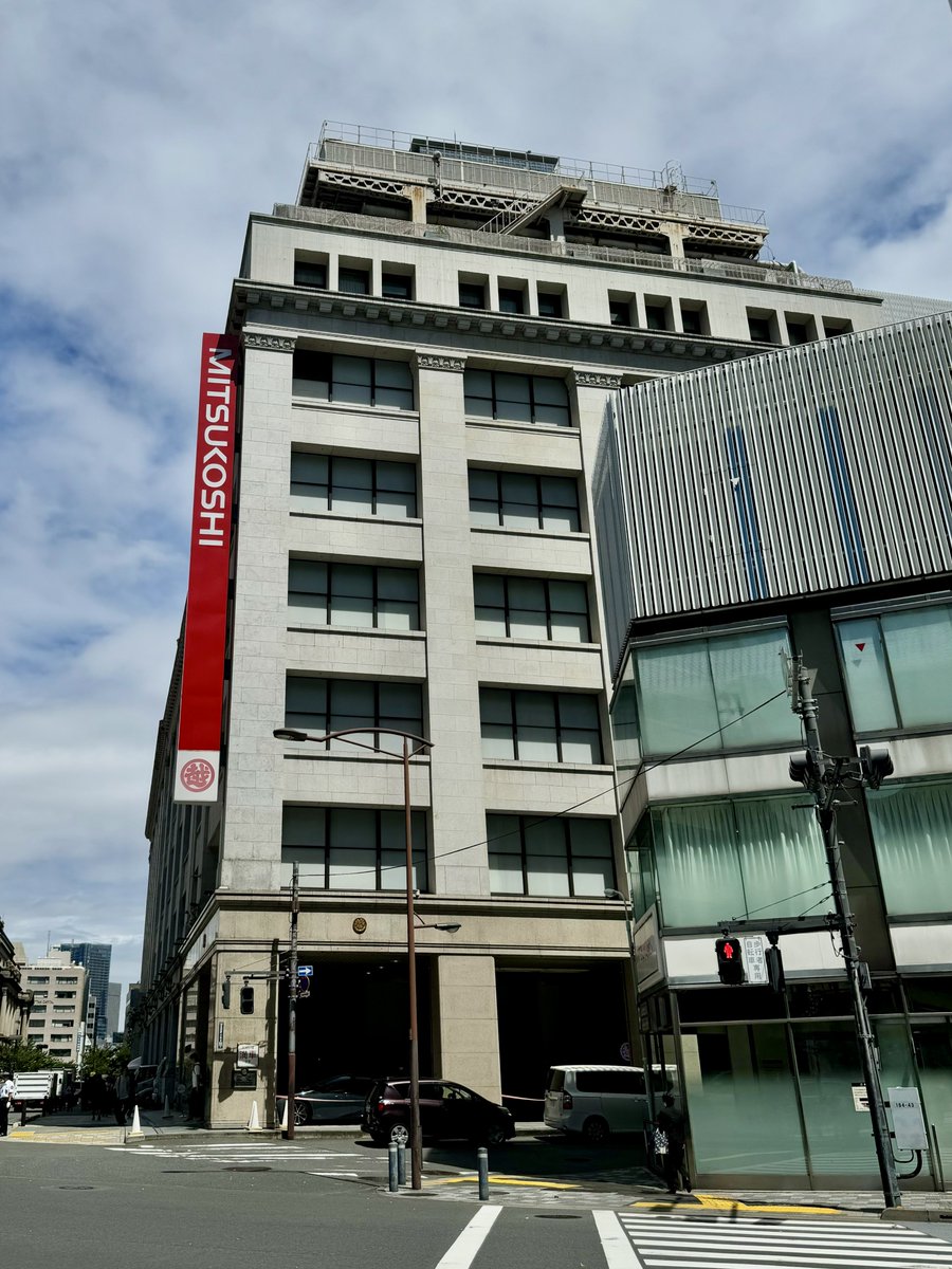 kokubucamera's tweet photo. ちなみに、6時間も並ばなくとも、
東京駅から徒歩10分の豊島屋 日本橋三越本店で鳩サブレー1枚缶の整理券がすぐにもらえます。

17:00までに戻ればOK！

#鳩サブレー https://t.co/1VwqW2nkbe