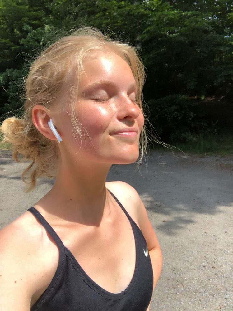 Diorgirlx's tweet image. you are getting distracted again. you got dreams to chase. not people to impress. wake up.