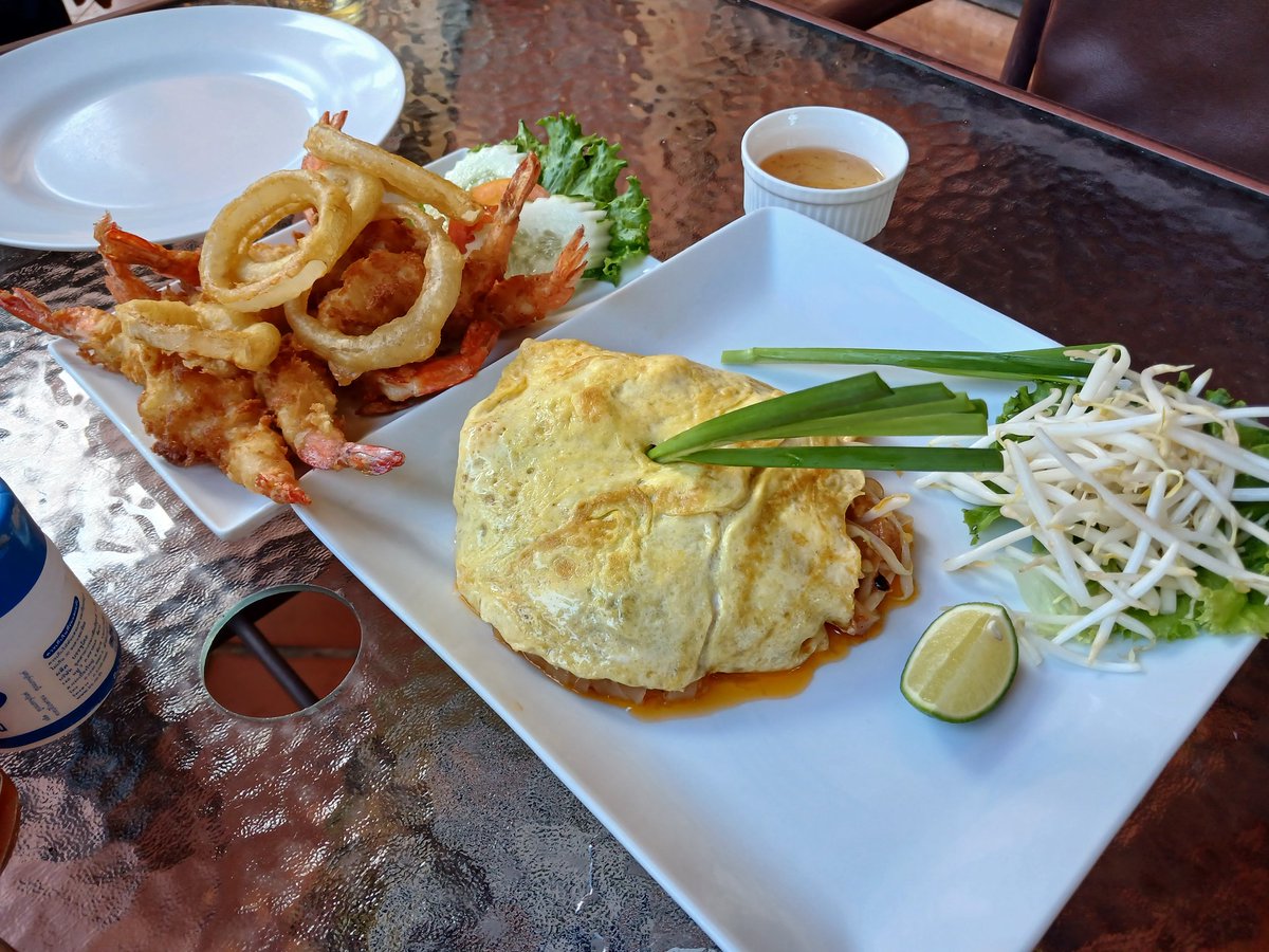 rachadacocoball's tweet image. 평소보다 2배로 많이 먹고 좋아하는 음악 들으면서 배 통통 두드리기 #everysecond