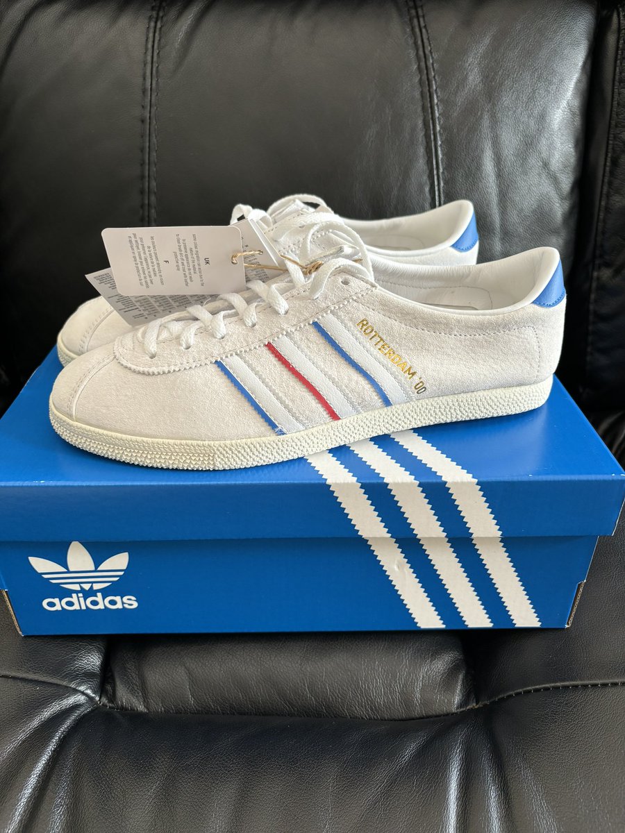 hosky9's tweet photo. Buzzing to win the @man_savings competition last week, delivered today, made up with them 🙌 #adidas #adidasrotterdam https://t.co/xnpHlceBhB