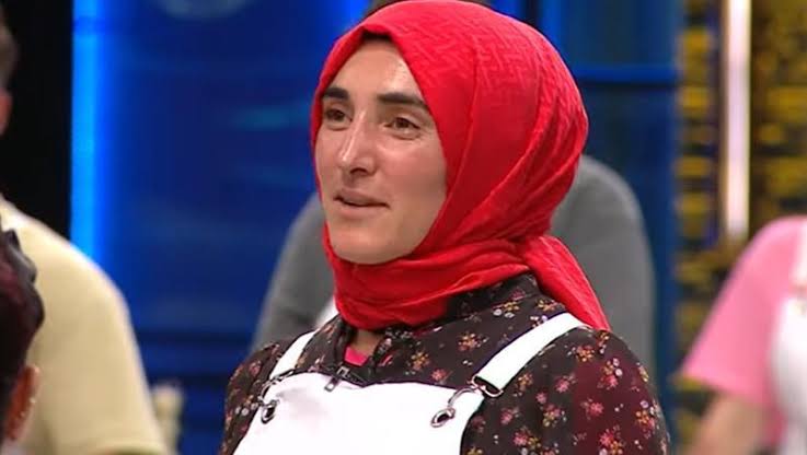 HalimeTrk153's tweet photo. Ayşe için #MasterChefTürkiye 'i bölümlerini kaçırmadan  izlemeye çalışıyorum. Ayşe için izliyorum. Deniz gitsin, #Ayşe kalsın. Ayşe güzel kaptanlık yapıyor. Zaman geçtikçe kendini daha da geliştirecek. #masterchefturkiye #MasterChef #masterchefturkiye https://t.co/QdbEwMpuae