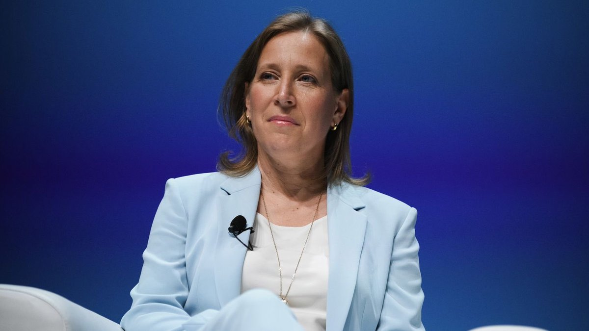 mariocstrv's tweet photo. 📱 Estoy helado. Susan Wojcicki, CEO de YouTube durante casi una década y una de las primeras empleadas de Google, ha fallecido a los 56 años, a causa de un cáncer de pulmón.

A ella le debemos el YouTube que conocemos hoy en día. DEP. https://t.co/b3IcTqwtHP