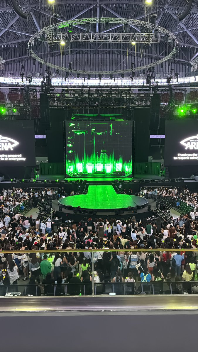 center view for today's show 🫶🏻
