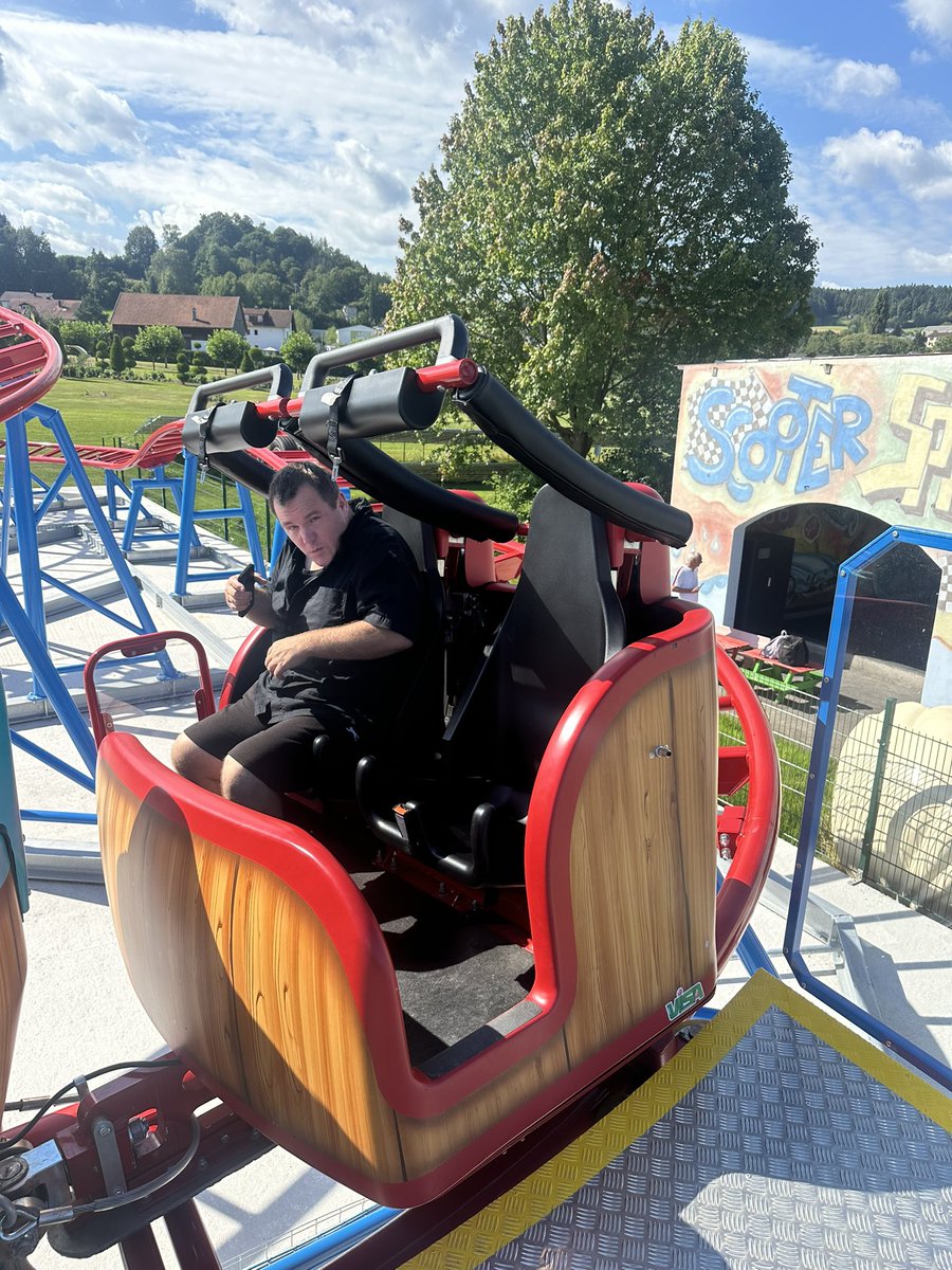 jooey57's tweet photo. 1844 - Family Launch Coaster - Churplatzpark #coastercount 🇩🇪
SBF commence à faire des Coaster un plus grands avec des rails plus larges et des trains plus grands, c’est pas une franche réussite pour le moment https://t.co/HzkqHBh6Zx