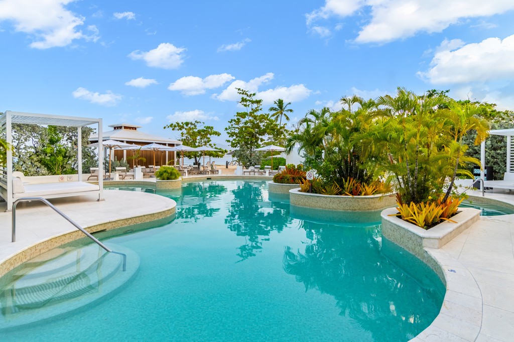 ITCTravel's tweet photo. Grenada's all-inclusive #SpiceIslandBeachResort is perfect for both couples &amp; families. Kids can find fun at the Nutmeg Pod kids' club while adults can enjoy unlimited tennis, or take to the waves with a range of watersports. 💦 Book by 30 Sep to save 30%: https://t.co/qQODrjA8Av https://t.co/9rSuQmhn5j