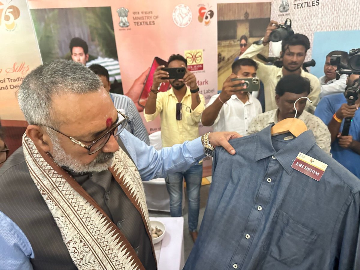 girirajsinghbjp's tweet photo. आज @sdau_ में एरी रेशम उत्पादन प्रदर्शनी का दौरा किया। टिकाऊ एरी रेशम उत्पादन में परंपरा और प्रौद्योगिकी के मिश्रण से प्रभावित हुआ। पर्यावरण के अनुकूल प्रथाओं को बढ़ावा देने में ऐसी प्रगति देखना प्रेरणादायक है। https://t.co/CH4zhl8mKM