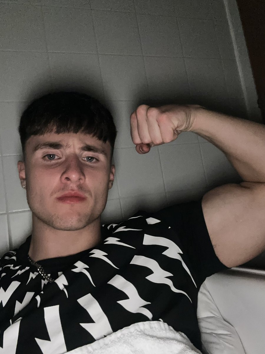 FindomCaiden's tweet photo. A nice little post might out RT game. 

£1/£2/£3 For 15 min you weak little fucks. 

Go ahead and get this little f*g drained nice and hard for the next 15 mins dispensing for daddy. 

Get serving my Liking commenting and RT’ing… 😈🖕🏼

Findom Paypig Cashmaster https://t.co/X8EgH1pf0B