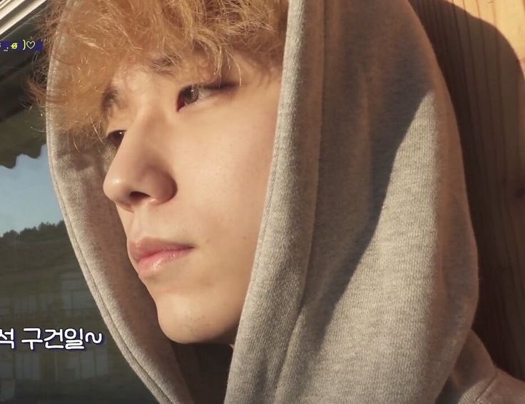 gunildaily's tweet photo. #deepinthoughts #emo #thinkinghere https://t.co/qd8bPIf6rQ