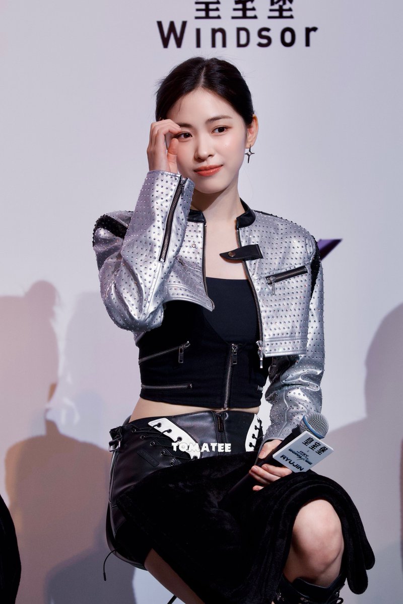 240809 🐣🫳🏻✝️

 #ITZY #RYUJIN #류진