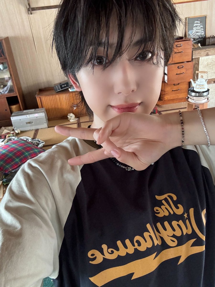 andTEAM_members's tweet photo. 青嵐MVの眠ってるシーン
演技じゃなくてガチ寝です😴 

#andTEAM #FUMA https://t.co/3zejxqCodu