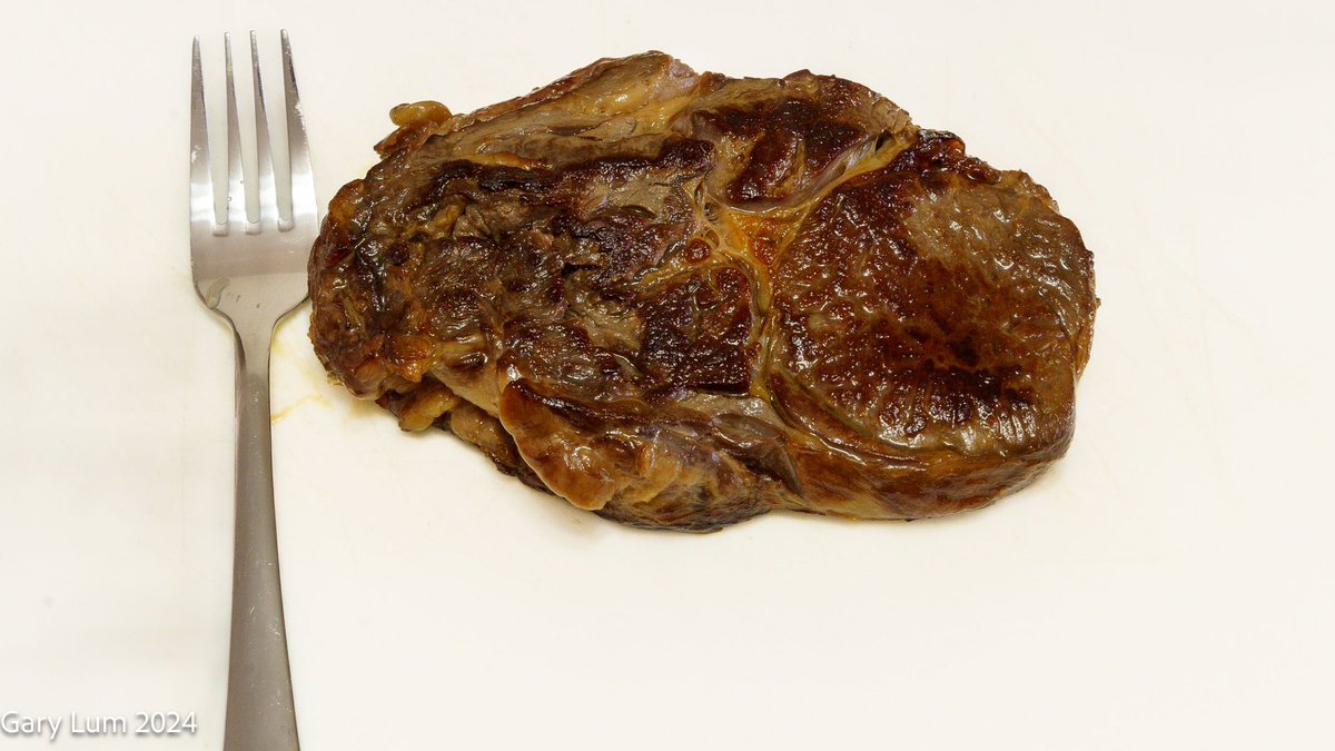 Yummy_Lummy's tweet image. Saturday scotch fillet steak for lunch. Pan-fried flipping every 30 seconds then resting for 5 minutes. Served with melted butter. #meat #meatisgood