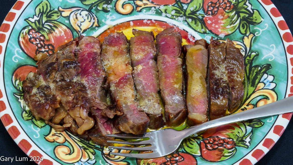 Yummy_Lummy's tweet image. Saturday scotch fillet steak for lunch. Pan-fried flipping every 30 seconds then resting for 5 minutes. Served with melted butter. #meat #meatisgood