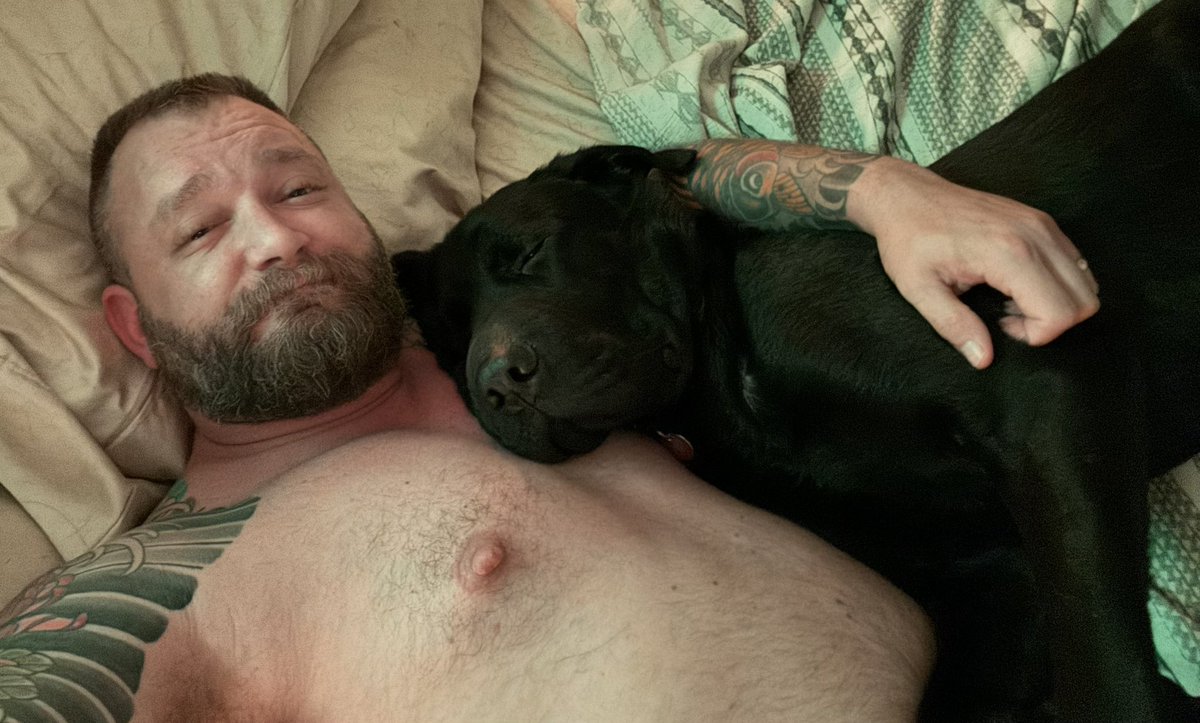 Me ‘n the doggo wish everyone goodnight!