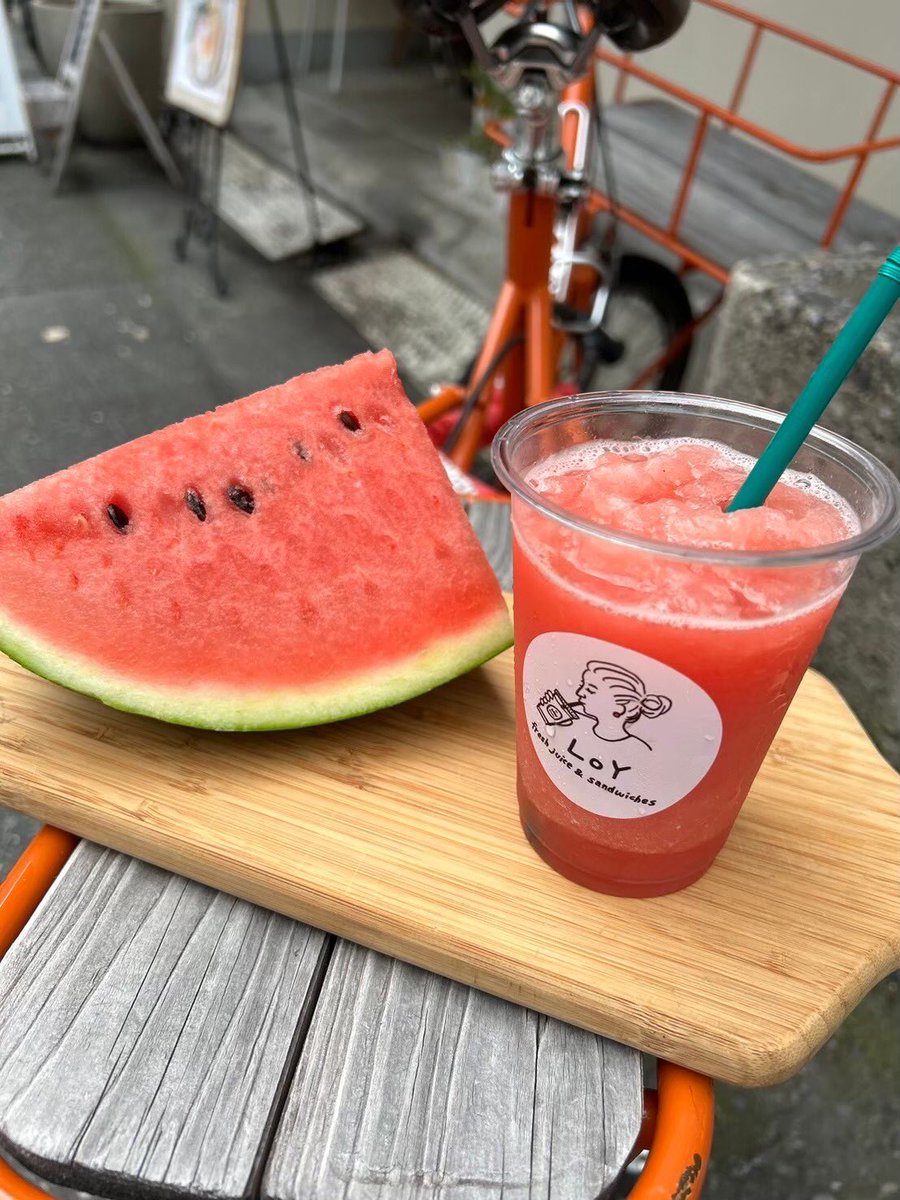 LoY0203's tweet photo. 暑い日にオススメの季節限定ドリンク販売中😊
🍉塩スイカジュース
🍉塩スイカスムージー

𝕠𝕡𝕖𝕟 𝟟:𝟘𝟘 - 𝕔𝕝𝕠𝕤𝕖 𝟙𝟟:𝟘𝟘 ( 𝕝𝕠 𝟙𝟞:𝟝𝟘 )

#大阪 #南船場 #大阪カフェ #四ツ橋カフェ #心斎橋カフェ #オリックス劇場 #淡色カフェ #ホットサンド #フルーツジュース
#LoYjuiceandsandwiches https://t.co/QuavxdDrxz