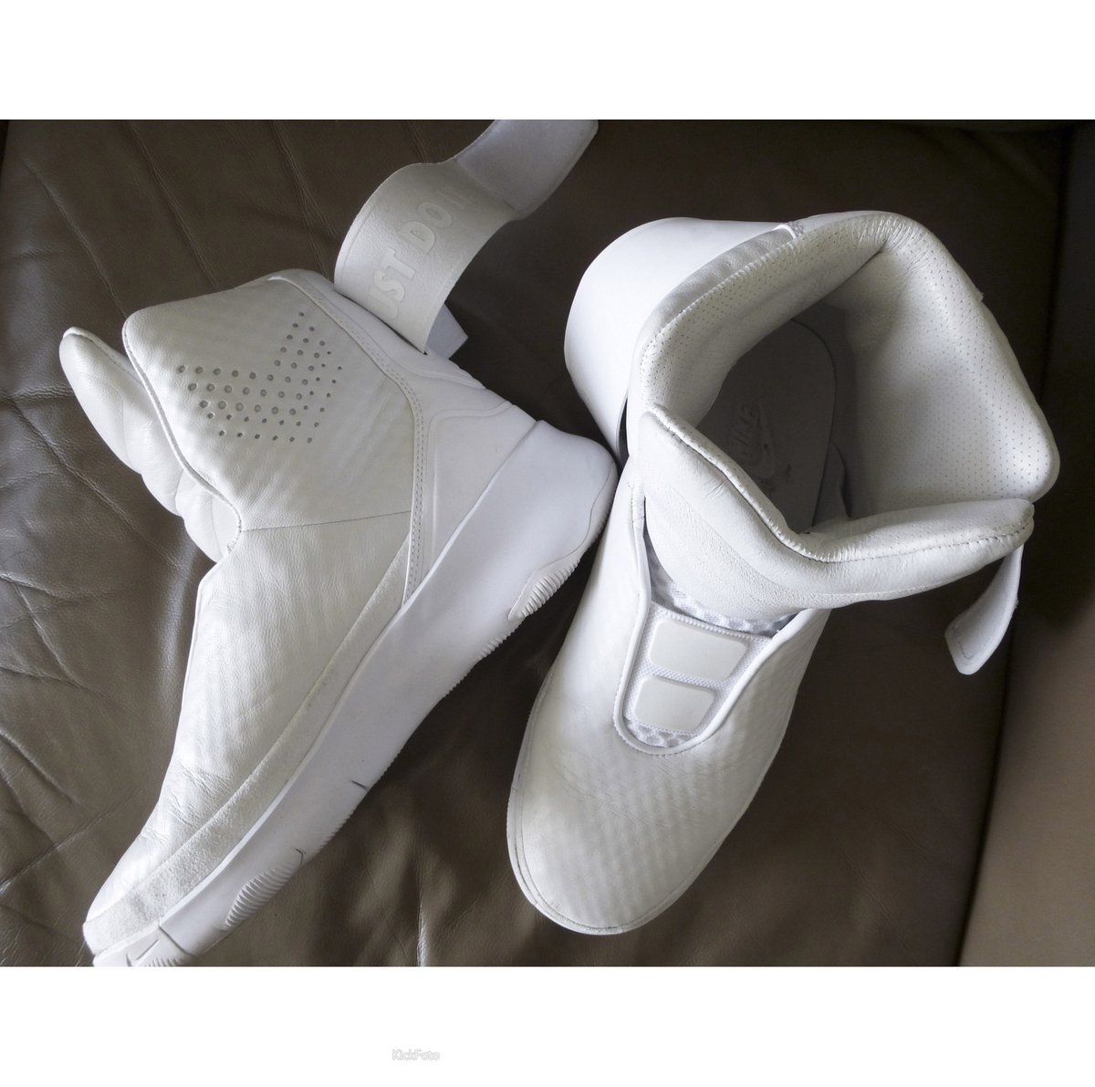 soletrade's tweet image. Nike Swoosh Hunter - White 2016