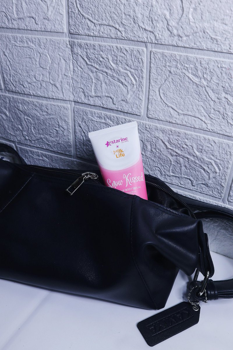 Zulfamuu's tweet image. Body Serum colabnya Starinc x Milk Life bikin aku gak worry pakai lengan pendek pas cuaca sedang panas-panasnya

sudaaahh saatnya nyempilin body serum ini di tas gaksieeee😳😳 #LocalGem #ToneUpBodySerum