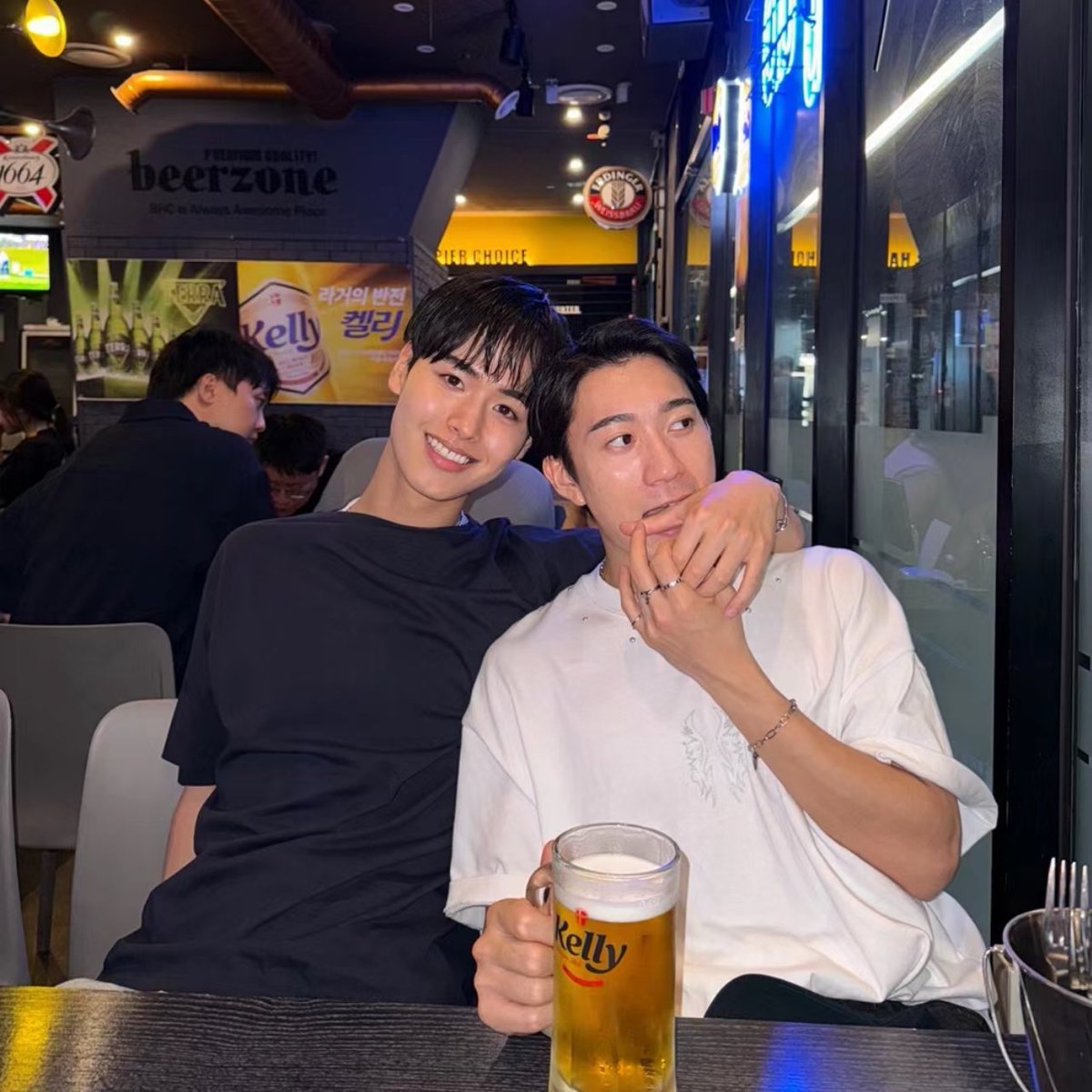 kimjeon42's tweet photo. ไดมาลงรูปคู่ในเสี่ยวหงซู แล้วมาสามรูปจุกๆ คลั่งรักกันเว่อ 😭😭😭

#theboyfriend #daishun https://t.co/Dx56rMrpyi